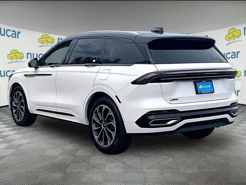 Used 2025 Lincoln Nautilus Reserve AWD/4WD image 4