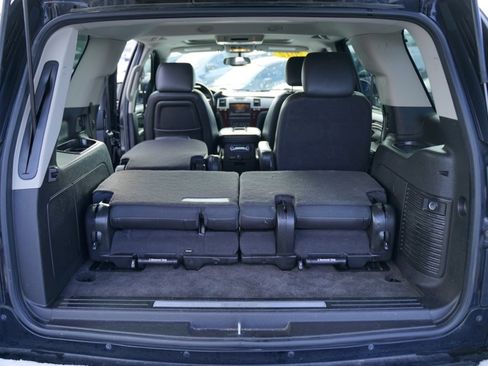 Used 2012 Cadillac Escalade Luxury image 7