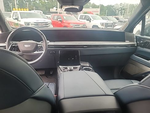 Used 2025 Cadillac Escalade IQ Luxury 2 AWD/4WD image 18