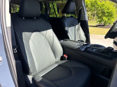 Used 2025 Toyota Grand Highlander AWD Hybrid image 34