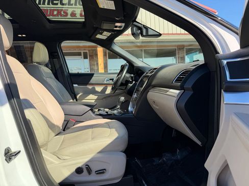 Used 2018 Ford Explorer Limited w/ Equipment Group 301A AWD/4WD image 28