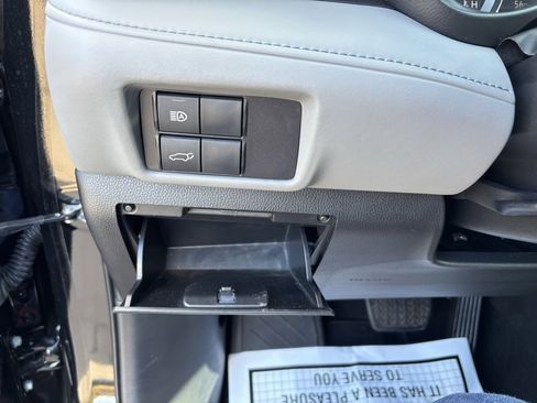 Used 2022 Toyota Highlander XLE image 12