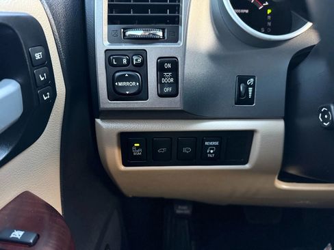 Used 2015 Toyota Sequoia Platinum image 34