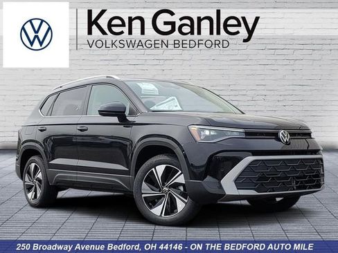 New 2026 Volkswagen Taos SE AWD/4WD image 1