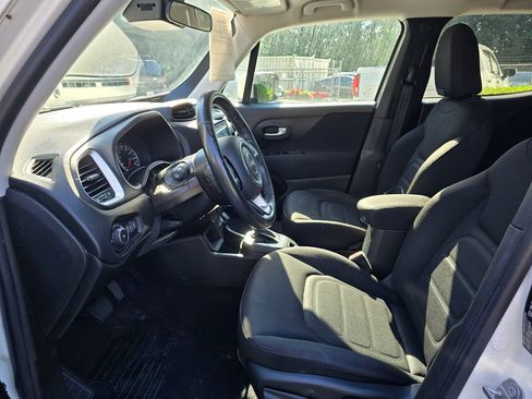 Used 2018 Jeep Renegade Latitude w/ Advanced Technology Group FWD image 8