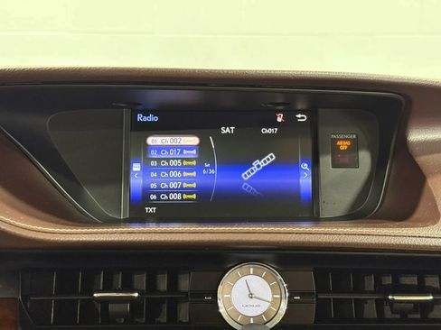 Used 2016 Lexus ES 350 w/ Premium Package w/Wood Trim FWD image 32