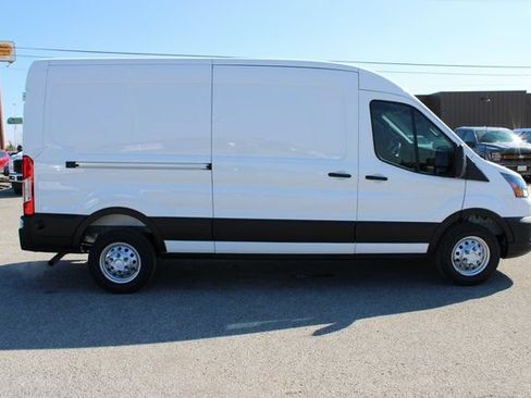 New 2026 Ford Transit 250 148 Medium Roof w/ Load Area Protection Package RWD image 3