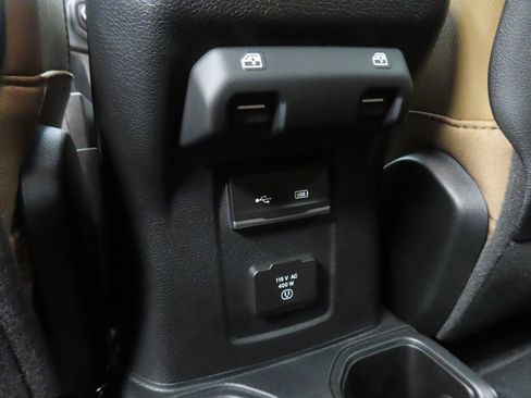 Used 2020 Jeep Gladiator Rubicon w/ Uconnect 4C Nav & Sound Group image 11