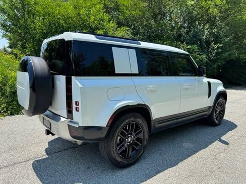 Used 2025 Land Rover Defender 110 S AWD/4WD image 5