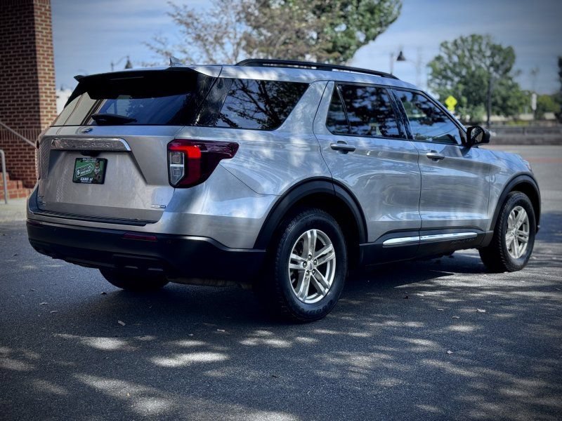 Used 2020 Ford Explorer XLT AWD/4WD image 7