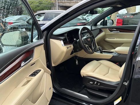 Used 2018 Cadillac XT5 Luxury w/ Driver Awareness Package AWD/4WD image 23