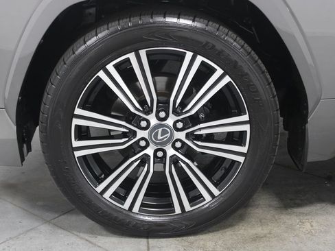Used 2024 Lexus LX 600 4WD w/ Luxury Package image 19