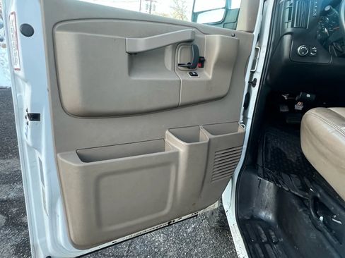 Used 2021 Chevrolet Express 3500 w/ Driver Convenience Package RWD image 23