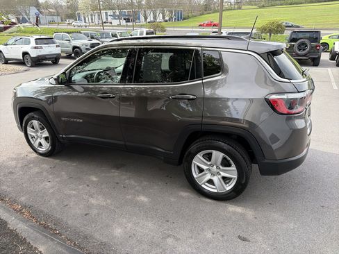 Used 2022 Jeep Compass Latitude w/ Convenience Group AWD/4WD image 6