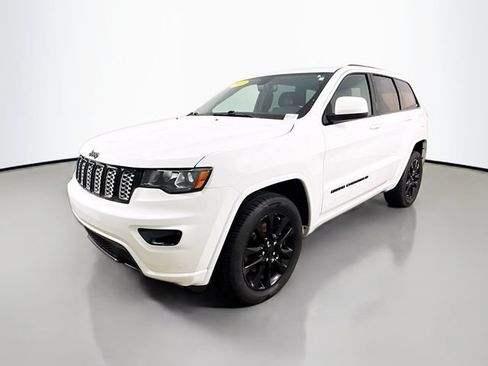 Used 2022 Jeep Grand Cherokee Laredo X AWD/4WD image 3