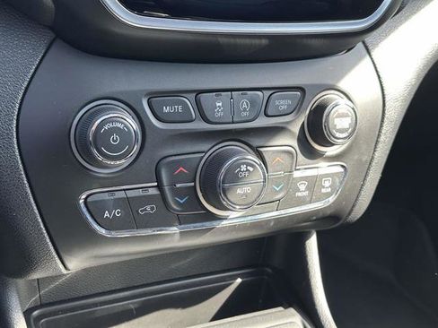 Used 2019 Jeep Cherokee Limited image 20