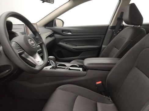 Used 2024 Nissan Altima 2.5 SV image 17