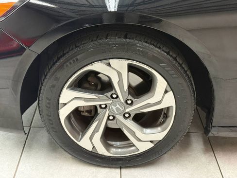 Used 2018 Honda Accord EX image 37