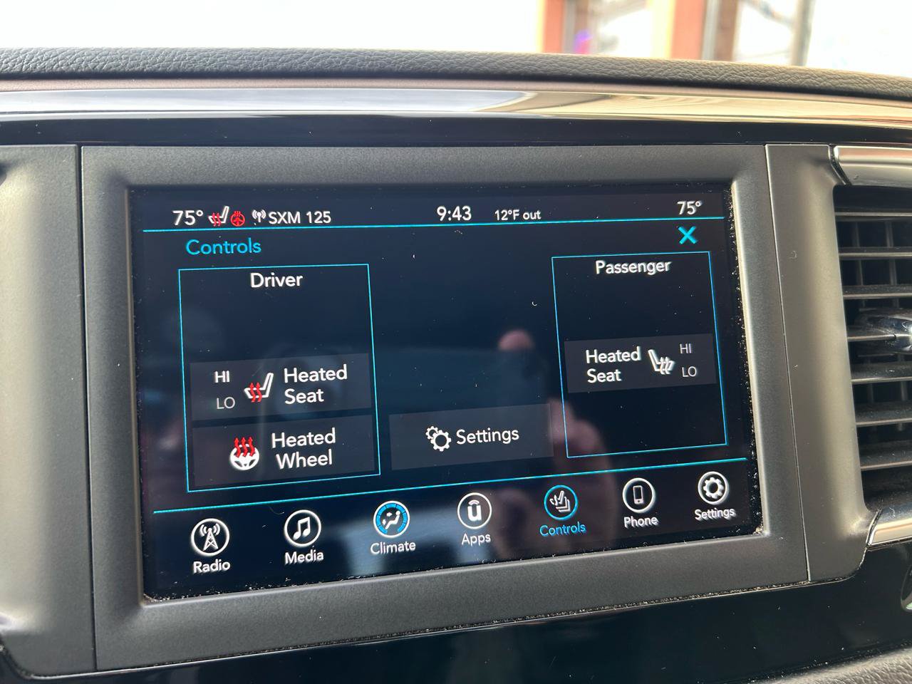 Used 2019 Chrysler Pacifica Touring Plus w/ Tire & Wheel Group FWD image 15
