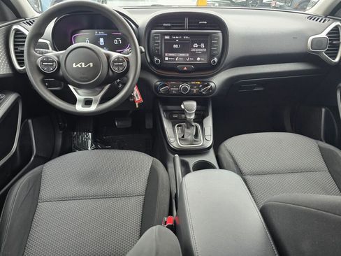Used 2023 Kia Soul LX w/ LX Technology Package FWD image 19
