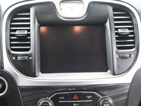 Used 2022 Chrysler 300 Touring w/ Sport Appearance Package RWD image 25