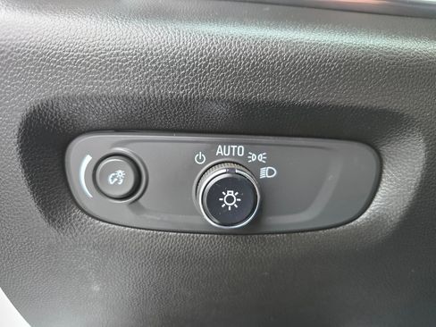 Used 2023 Chevrolet Traverse Premier image 26