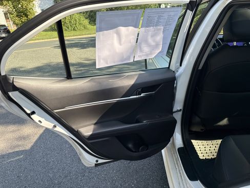 Used 2022 Toyota Camry SE w/ Cold Weather Package image 13