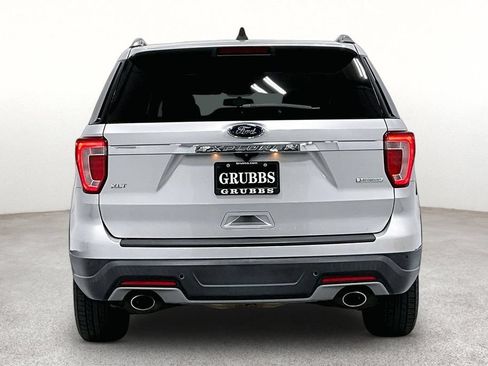 Used 2019 Ford Explorer XLT FWD image 5