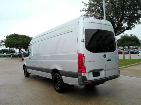 Used 2021 Mercedes-Benz Sprinter 3500 image 9