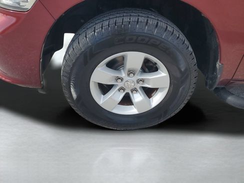 Used 2017 RAM 1500 Express RWD image 23