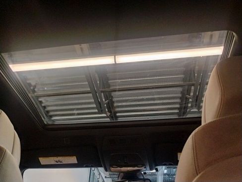 Used 2012 BMW 550i xDrive Sedan image 28