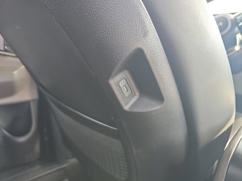 Used 2025 Kia Carnival FWD image 18