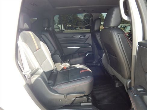 Used 2025 Chevrolet Traverse RS AWD/4WD image 15