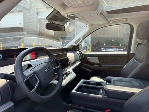 Used 2025 Ford Expedition Active AWD/4WD image 11