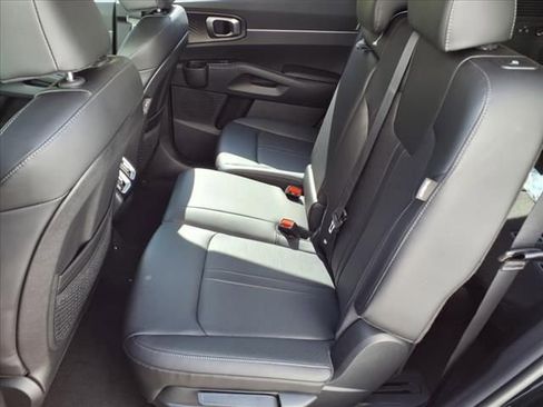 New 2025 Kia Sorento S image 6