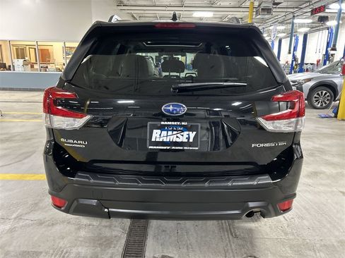 Used 2021 Subaru Forester Premium image 7