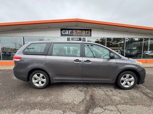 Used 2014 Toyota Sienna L FWD image 8
