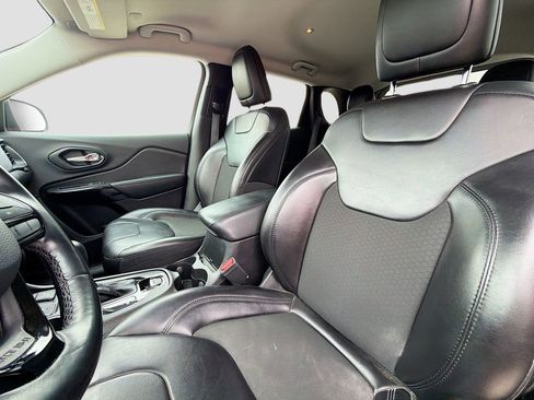 Used 2021 Jeep Cherokee Latitude Plus image 25