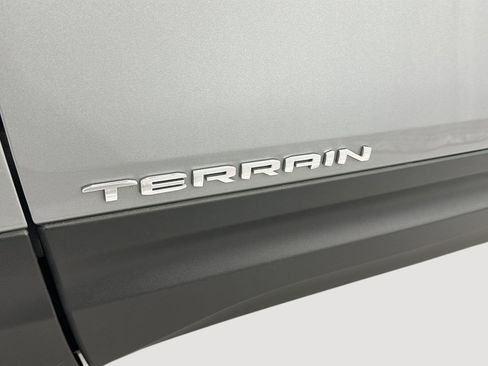 Used 2024 GMC Terrain SLT w/ Infotainment Package II image 22