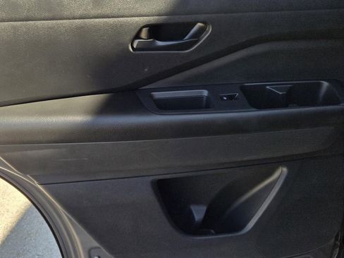 Used 2025 Nissan Pathfinder SV image 11