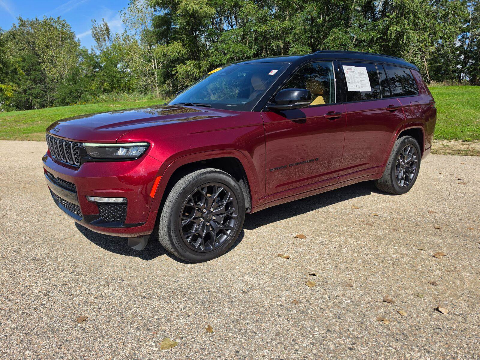 Used 2025 Jeep Grand Cherokee L Summit AWD/4WD image 3