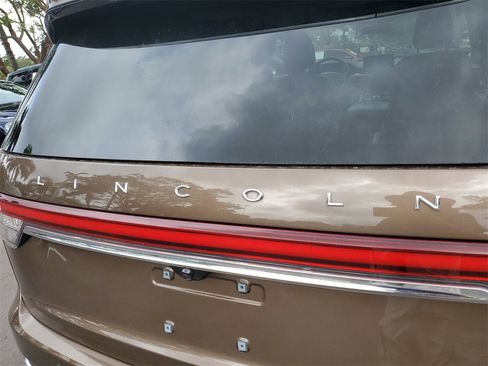 Certified 2022 Lincoln Aviator Reserve w/ Equipment Group 201A image 5