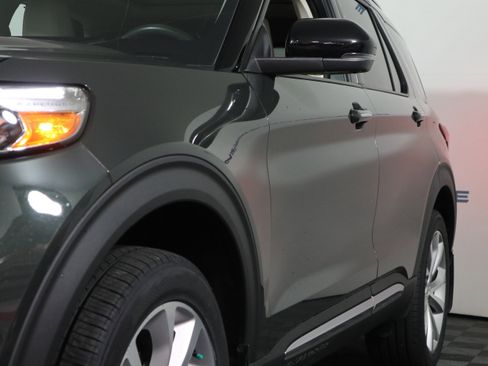 Used 2022 Ford Explorer Platinum w/ Technology Package image 12