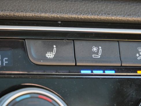 Certified 2022 Volkswagen Atlas Cross Sport SEL Premium R-Line image 30