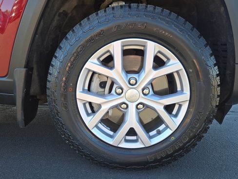 Used 2022 Jeep Grand Cherokee L Limited w/ MOPAR Finishing Package AWD/4WD image 9