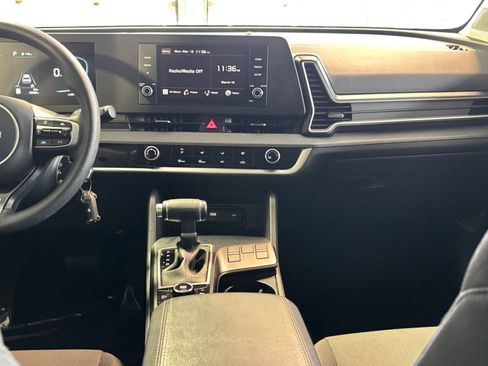 Used 2025 Kia Sportage LX image 23