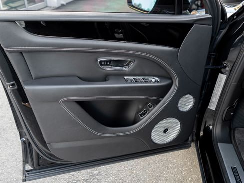 Used 2022 Bentley Bentayga AWD/4WD image 11