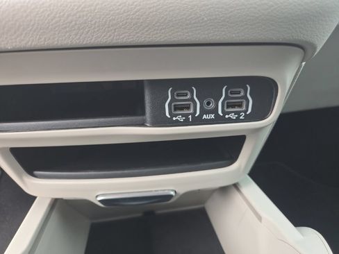 Used 2024 Chrysler Pacifica Touring-L FWD image 25