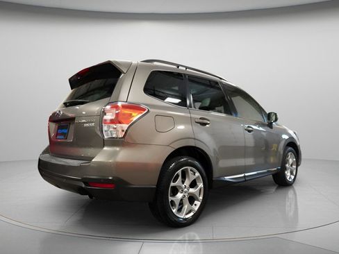 Used 2017 Subaru Forester 2.5i Touring AWD/4WD image 4