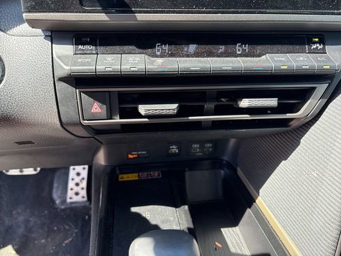 Used 2025 Toyota Camry SE FWD image 18